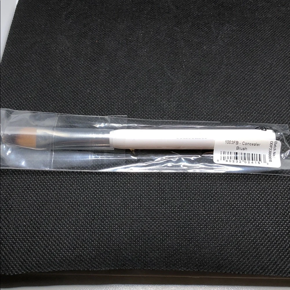 Kajer Weis concealer brush NEW and sealed.